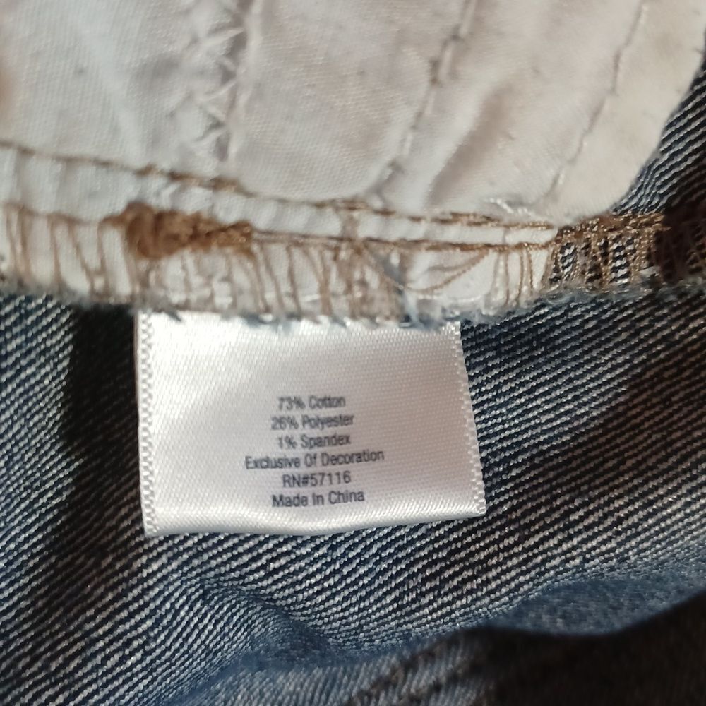 628048....St John's Bay Crop Jeans Size 16 Avg, W34" 12" Inseam 10"Rise