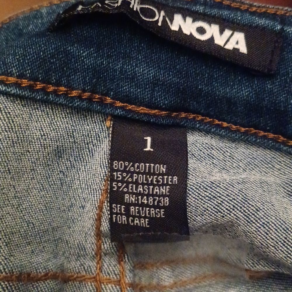 630837....Fashion Nova Skinny Jeans Size 1, W25"  28" Inseam 9"Rise