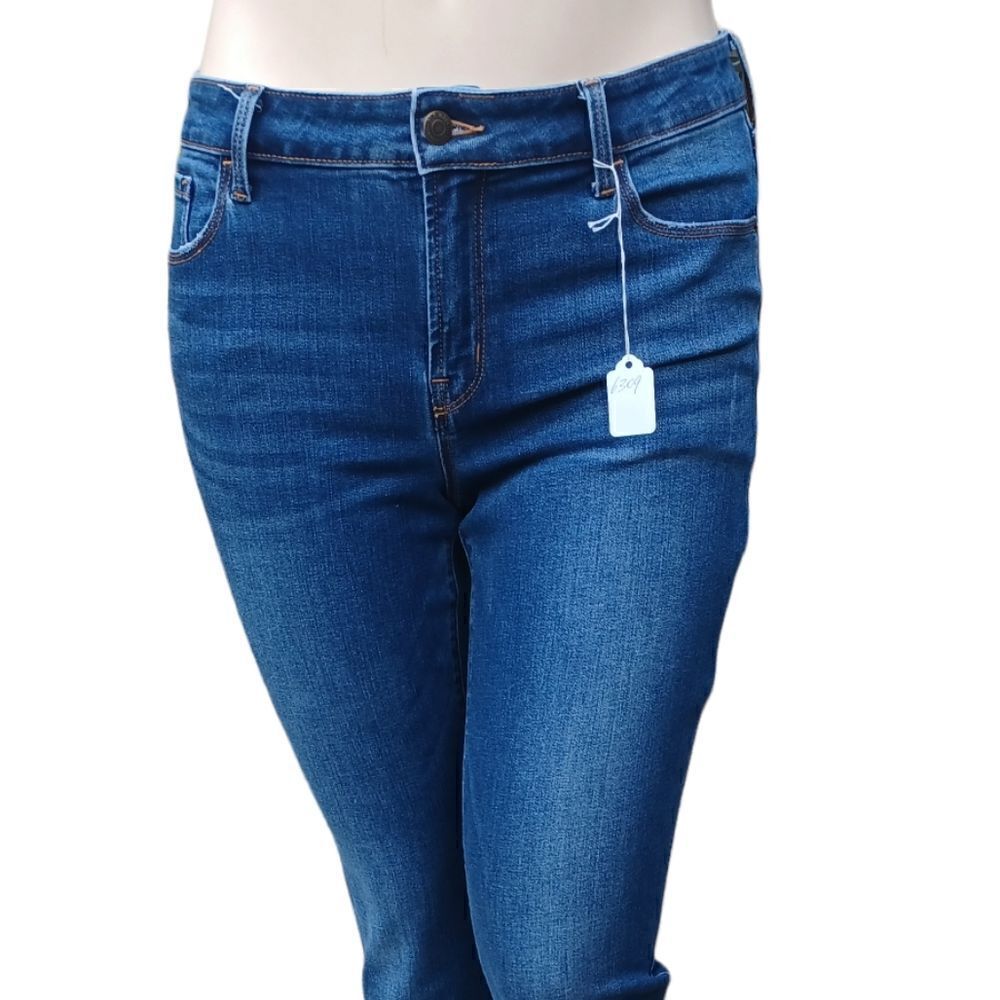 63098....Old Navy Kicker Bootcut Jeans Size 12, 35"W, 29" Inseam 9"Rise
