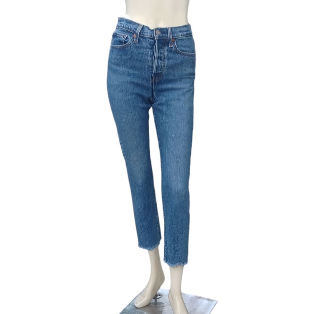 4165....Levi Strauss & Co. Wedgie Straight leg Size 25