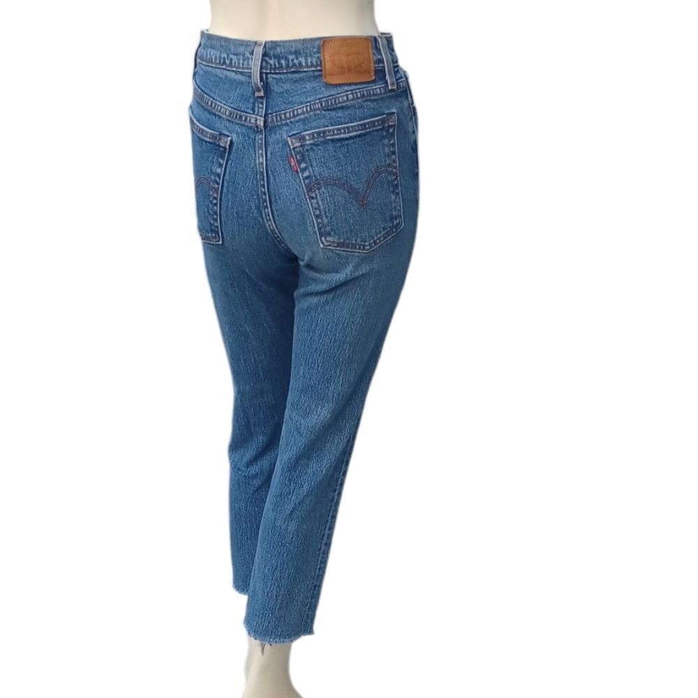 4165....Levi Strauss & Co. Wedgie Straight leg Size 25