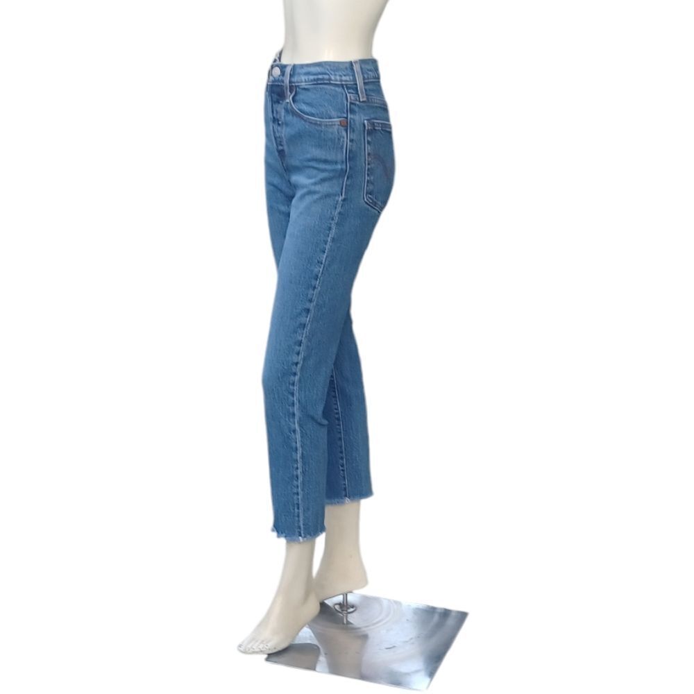 4165....Levi Strauss & Co. Wedgie Straight leg Size 25