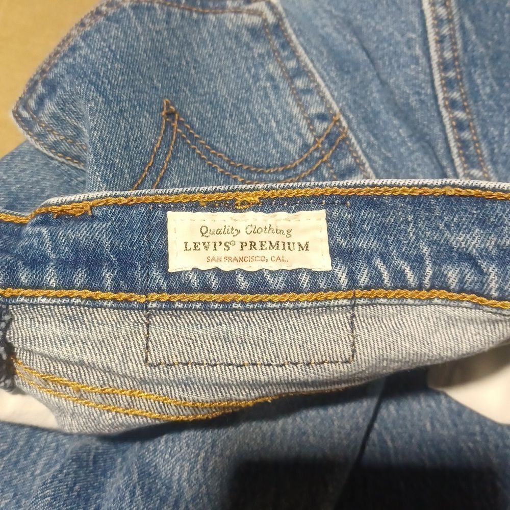 4165....Levi Strauss & Co. Wedgie Straight leg Size 25
