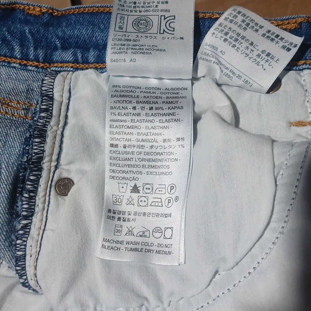 4165....Levi Strauss & Co. Wedgie Straight leg Size 25