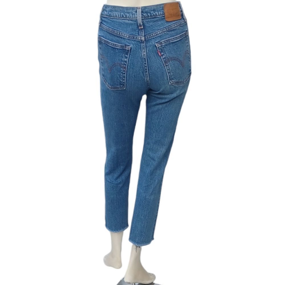 4165....Levi Strauss & Co. Wedgie Straight leg Size 25