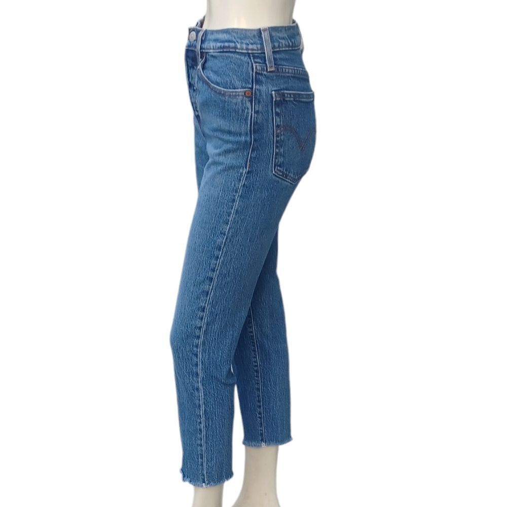 4165....Levi Strauss & Co. Wedgie Straight leg Size 25