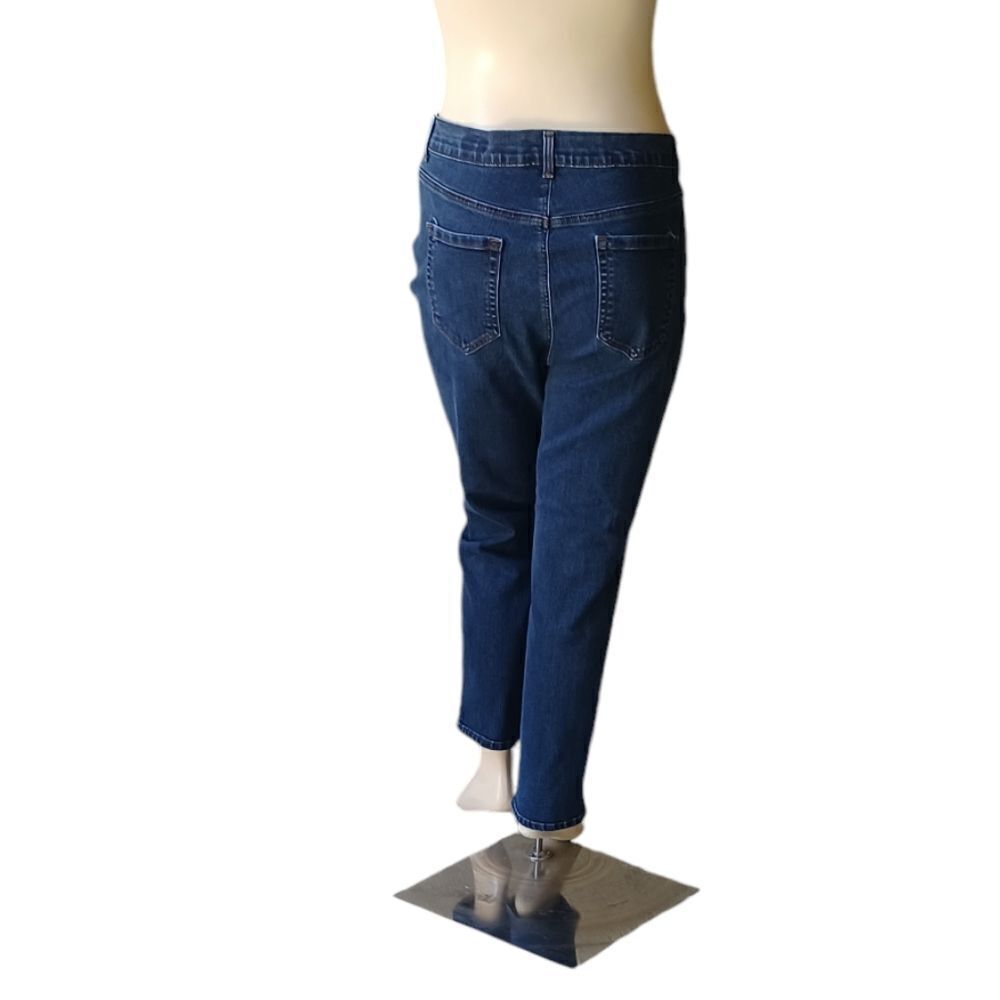 301928......Gloria Vanderbilt Straight leg Jeans Size 18W, 28"Inseam 12"Rise