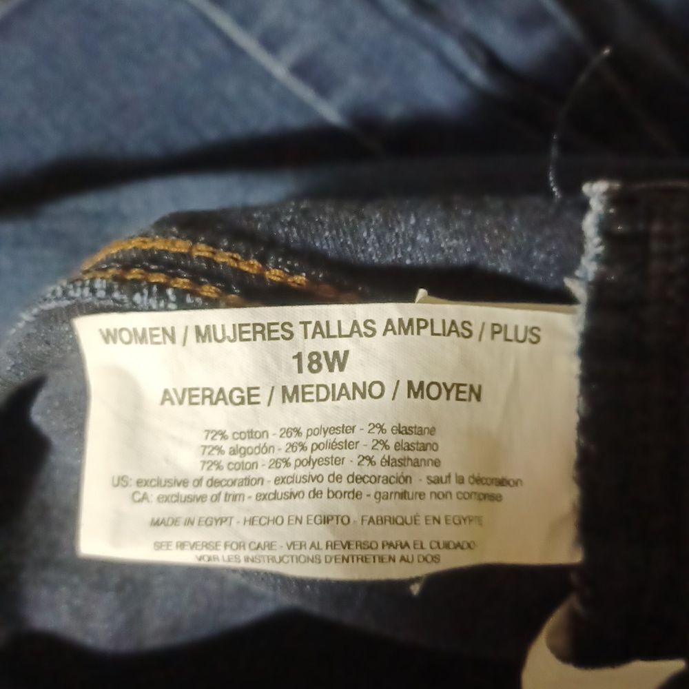 301928......Gloria Vanderbilt Straight leg Jeans Size 18W, 28"Inseam 12"Rise