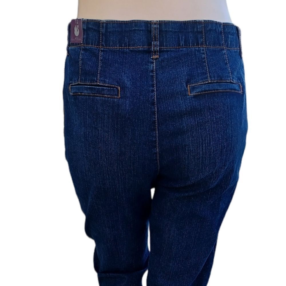 615148.......Gloria Vanderbilt  Crop Jeans Size 12, W34" 20"Inseam  11"Rise
