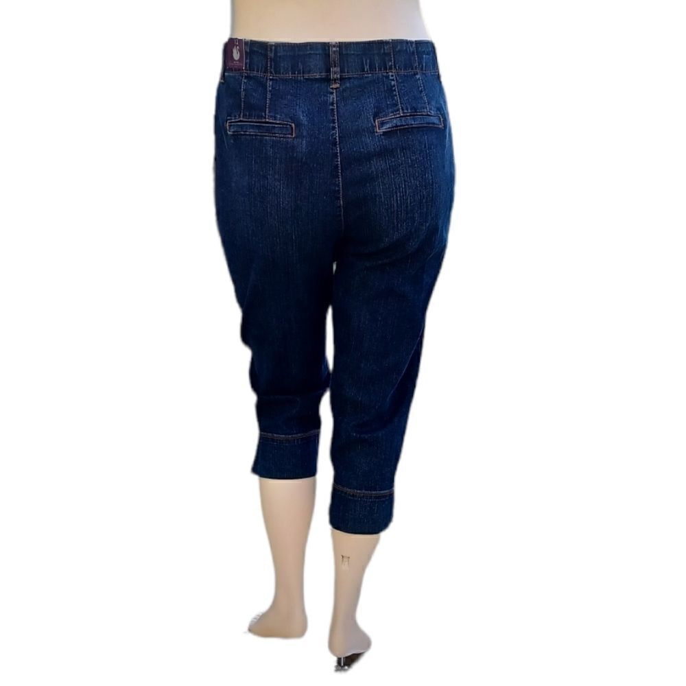 615148.......Gloria Vanderbilt  Crop Jeans Size 12, W34" 20"Inseam  11"Rise