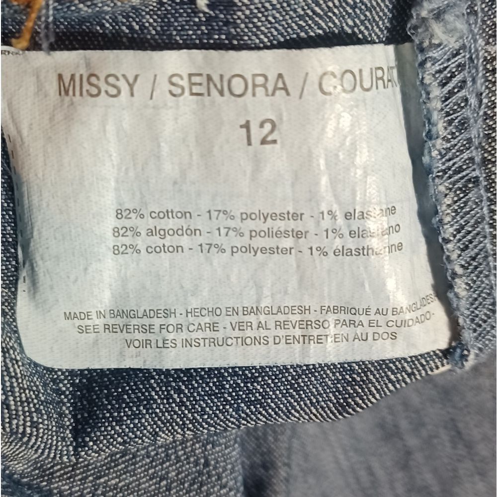 615148.......Gloria Vanderbilt  Crop Jeans Size 12, W34" 20"Inseam  11"Rise