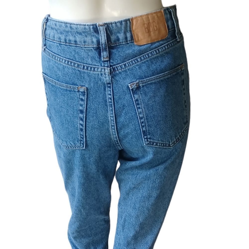 692323.....BDG High Rise MOM Jeans Size 26W 32L