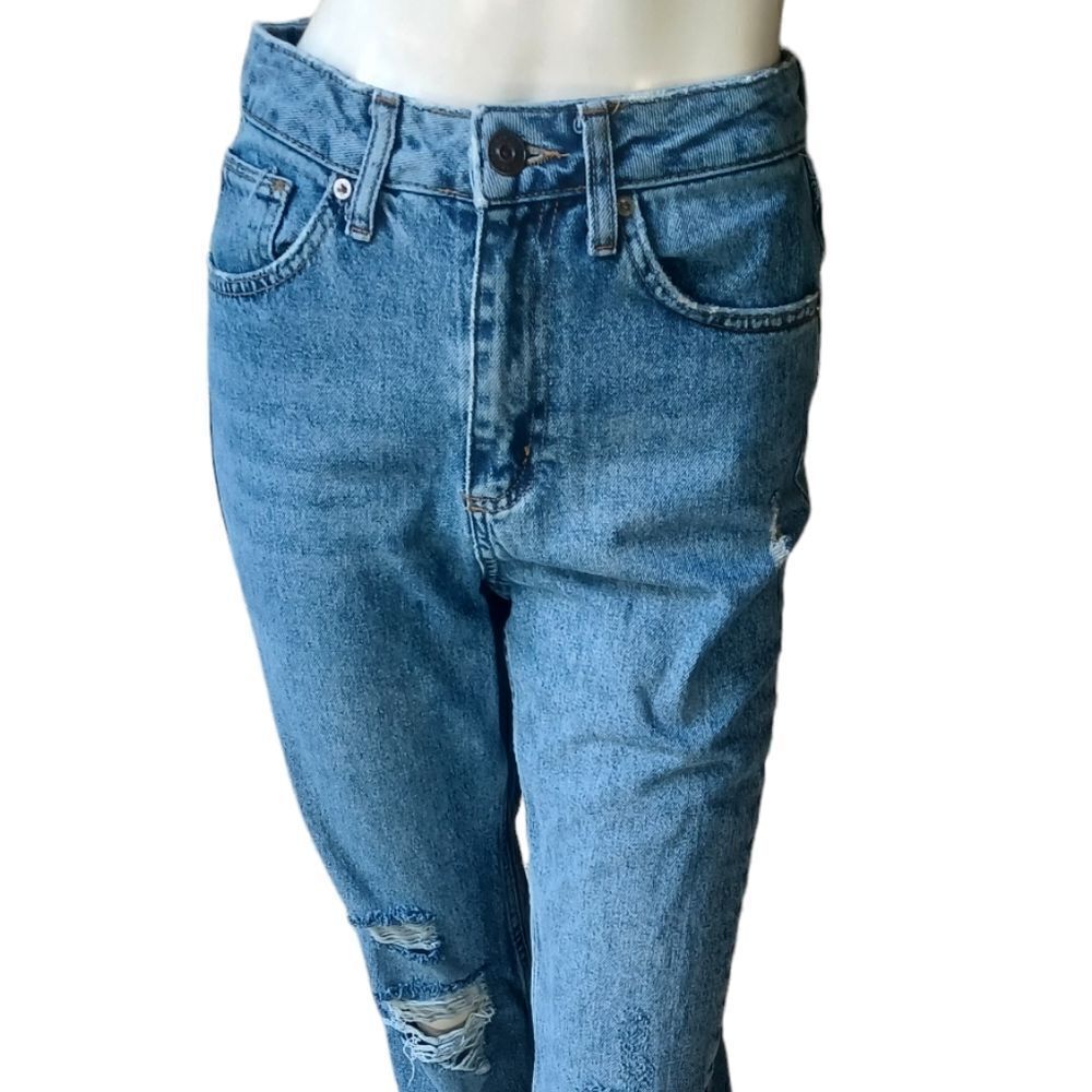 692323.....BDG High Rise MOM Jeans Size 26W 32L