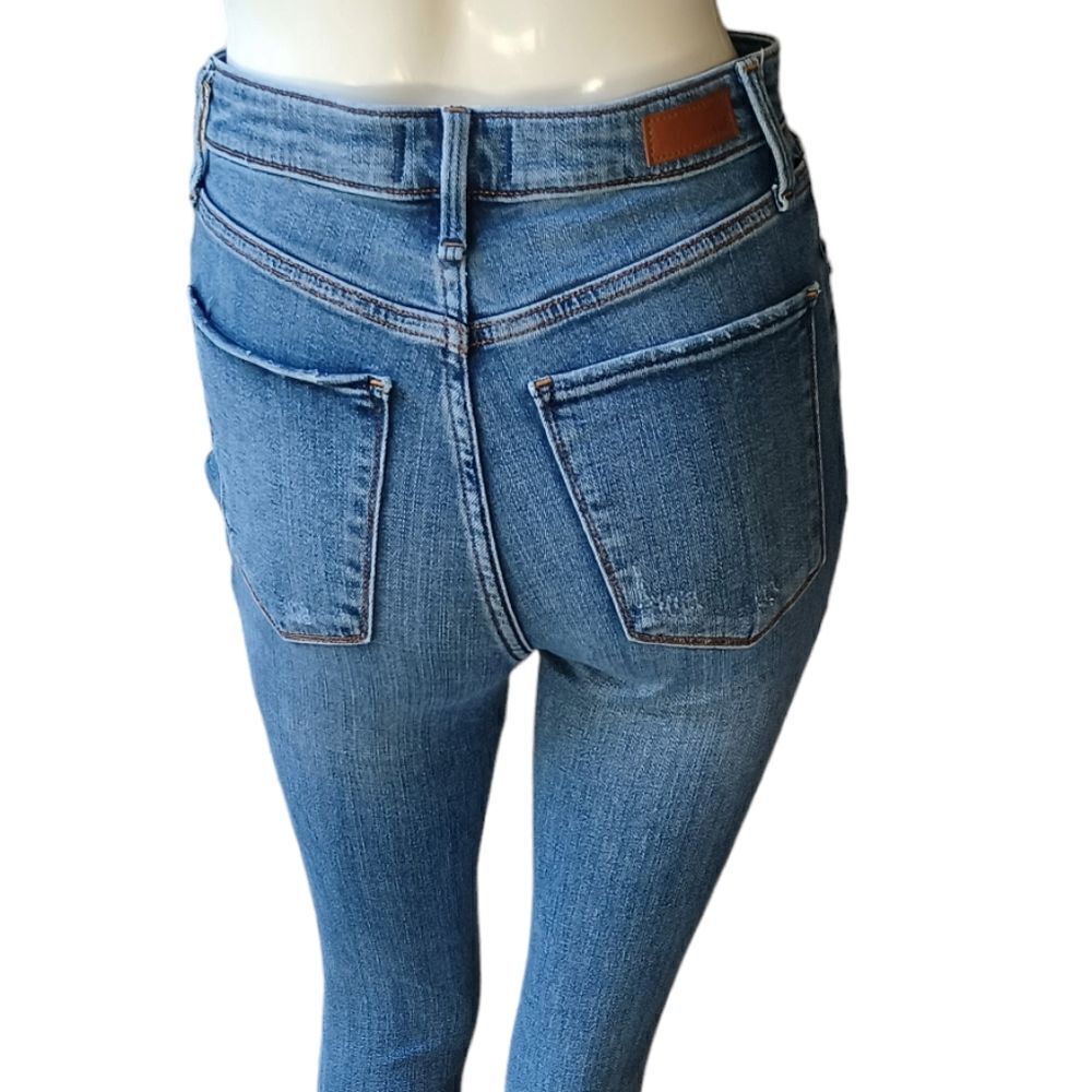 692423....Abercrombie and Fitch Skinny Jeans Size 26/2R, 10"Rise
