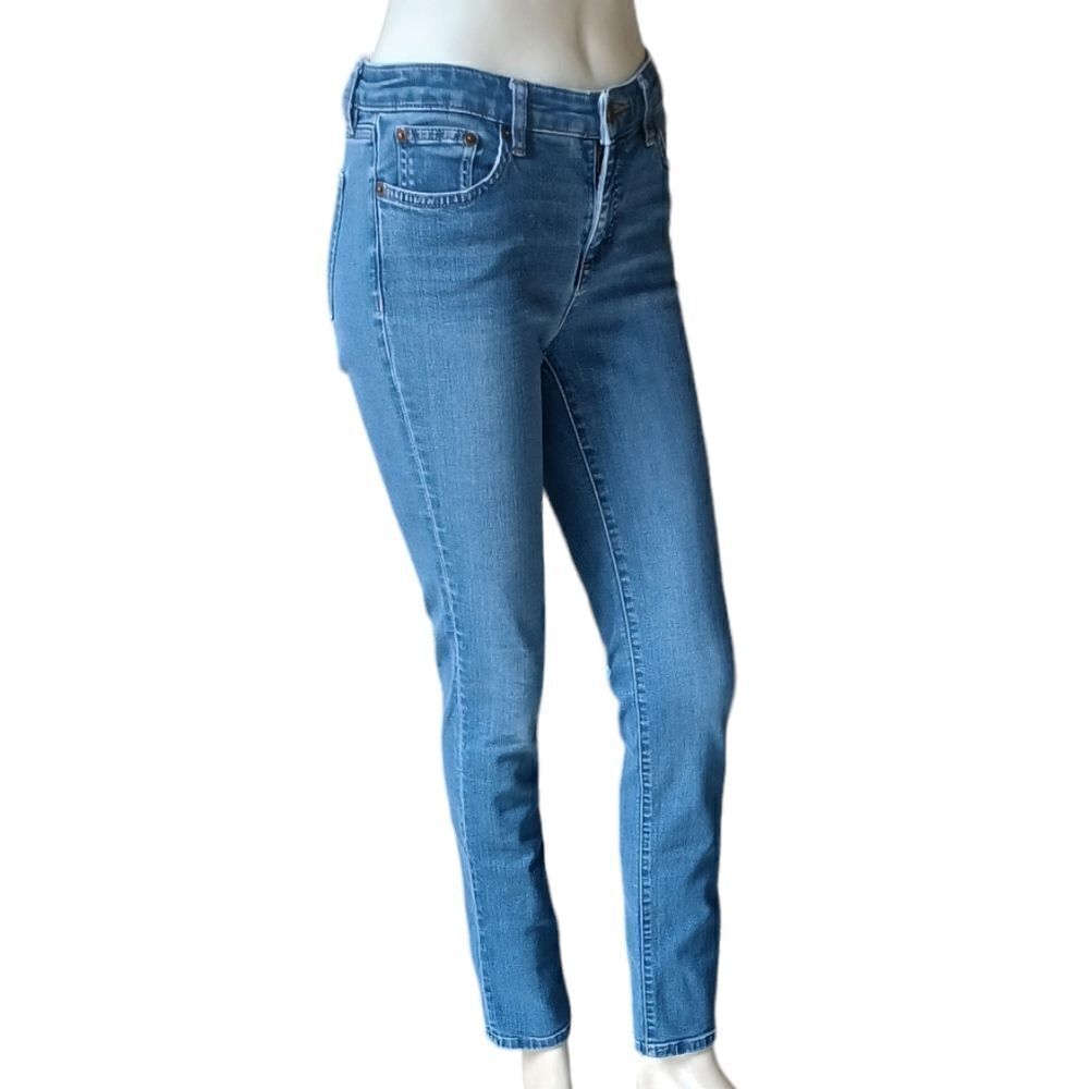 683312....Chaps Denim Straight leg Jeans Size 4