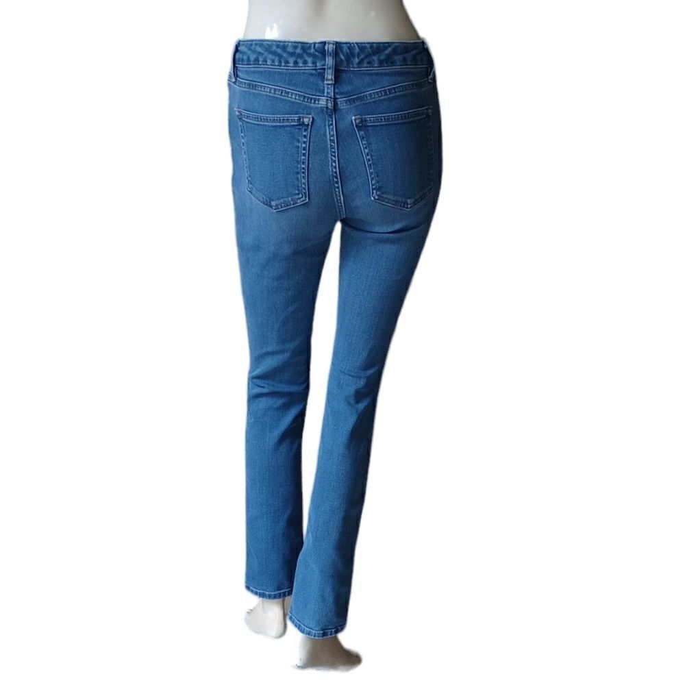 683312....Chaps Denim Straight leg Jeans Size 4