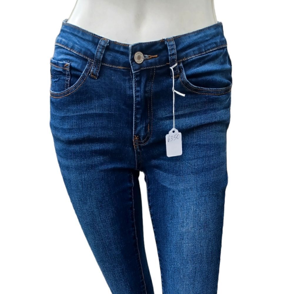 635018....Kancan Skinny Jeans Size 3/25, 27"Inseam.  8"Rise