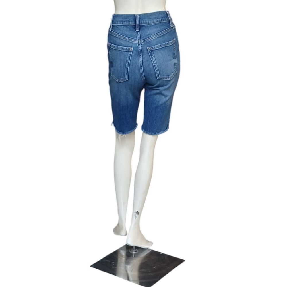 8132... Old Navy Jean Shorts Size W22" , 9" Inseam, 10" Rise