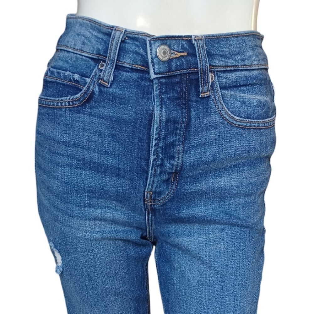 8132... Old Navy Jean Shorts Size W22" , 9" Inseam, 10" Rise