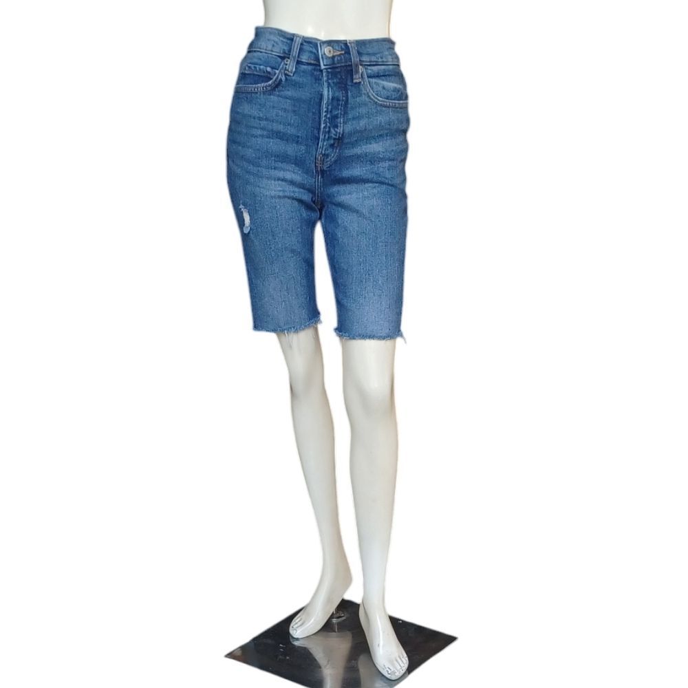 8132... Old Navy Jean Shorts Size W22" , 9" Inseam, 10" Rise