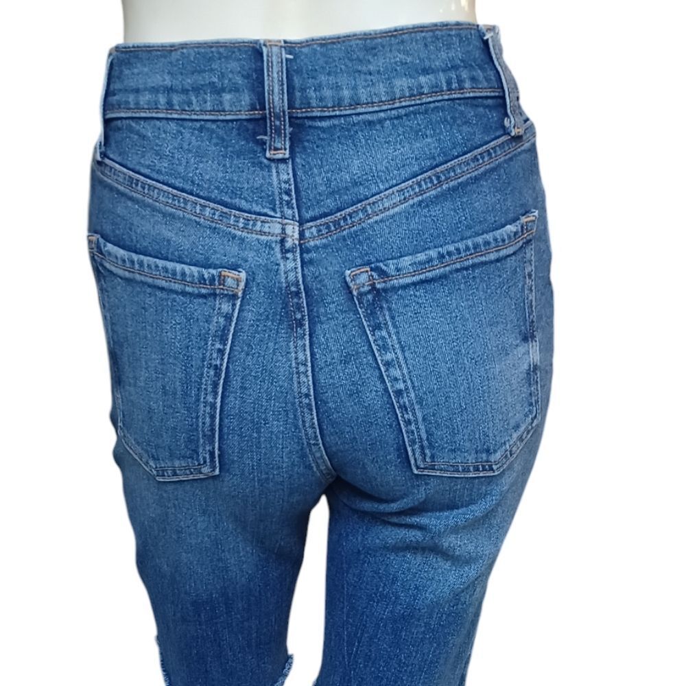 8132... Old Navy Jean Shorts Size W22" , 9" Inseam, 10" Rise