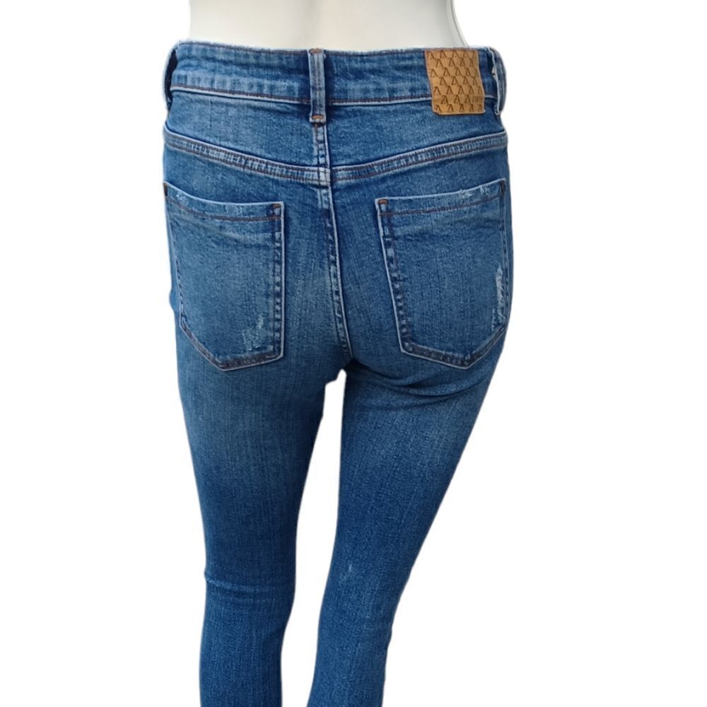684646....Zara Skinny Jeans Size 4, W25" 27"Inseam 8"Rise