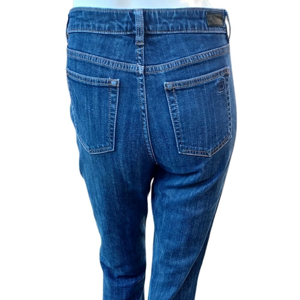 633934...Liz Clairborne Classic Straight leg Jeans Size 6, W29" 30"Inseam 9"Rise