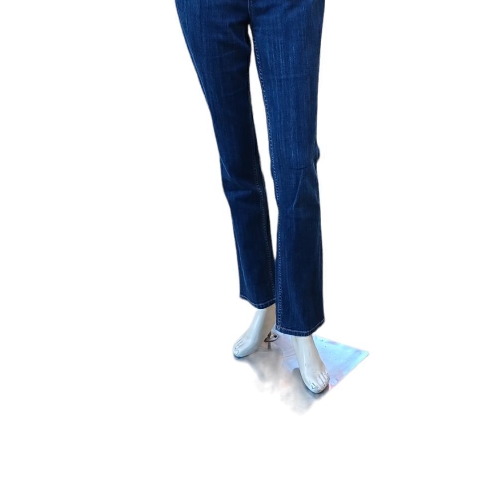 633934...Liz Clairborne Classic Straight leg Jeans Size 6, W29" 30"Inseam 9"Rise