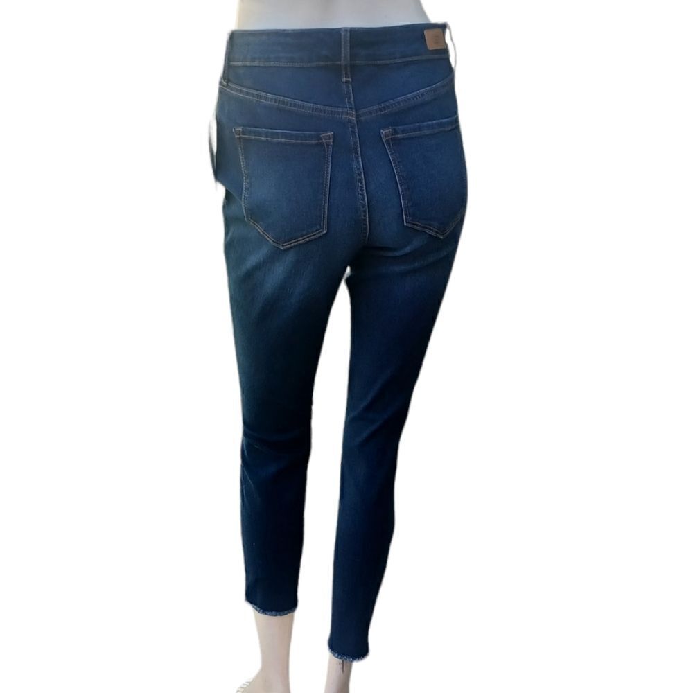 639538....Sofia Skinny Jeans Size 4 Short, W26" 24"Inseam 9"Rise