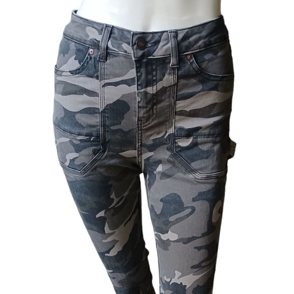 692723....Sky and Sparrow Camo Skinny Jeans Size 1, W23" 25"Inseam Cuffed 9"Rise