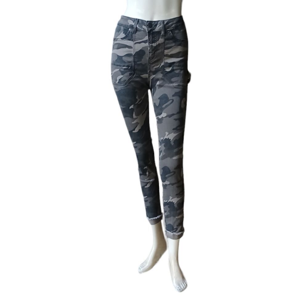 692723....Sky and Sparrow Camo Skinny Jeans Size 1, W23" 25"Inseam Cuffed 9"Rise