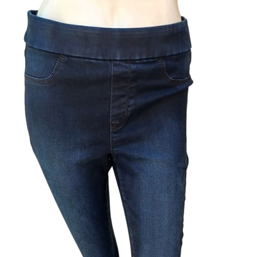 64163....Gloria Vanderbilt Pull-On Jeans Size 4, W28" 27"Inseam 9"Rise