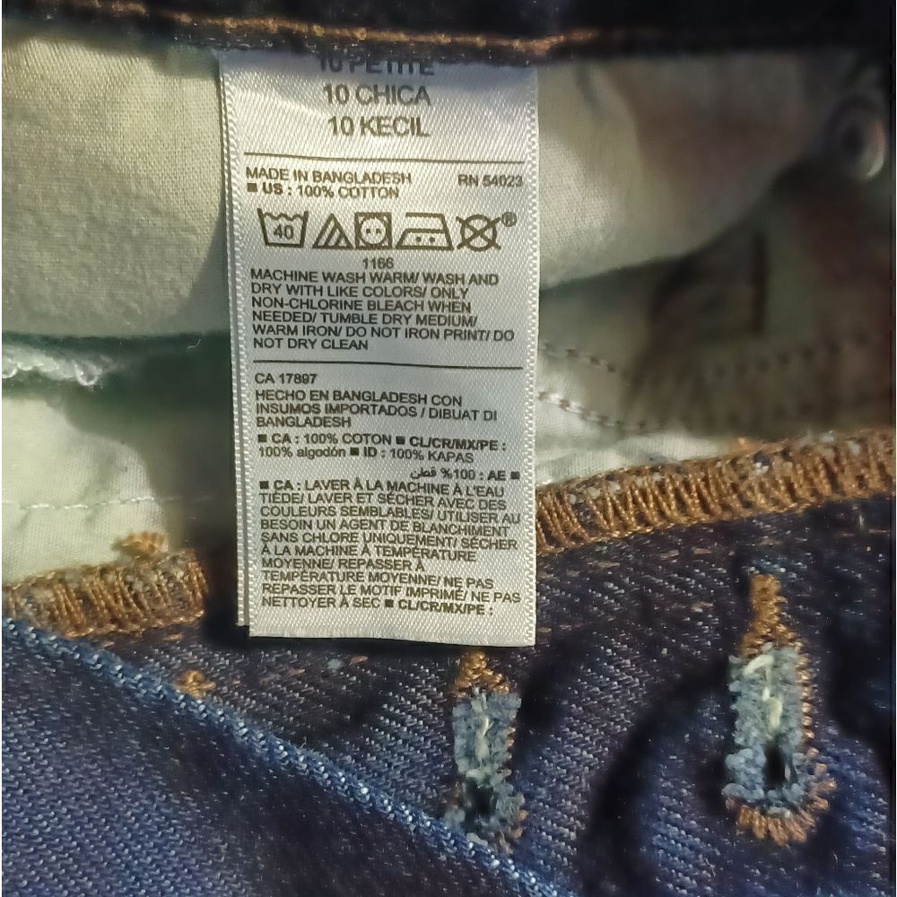 693123....Old Navy Crop Jeans Size 10P, W32" 22"Inseam 10"Rise