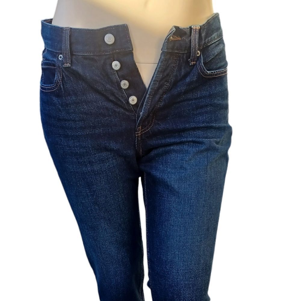 693123....Old Navy Crop Jeans Size 10P, W32" 22"Inseam 10"Rise
