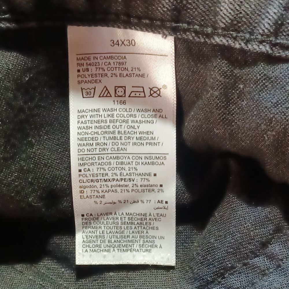 693445....Old Navy Straight leg Jeans Size 34x30, 10"Rise