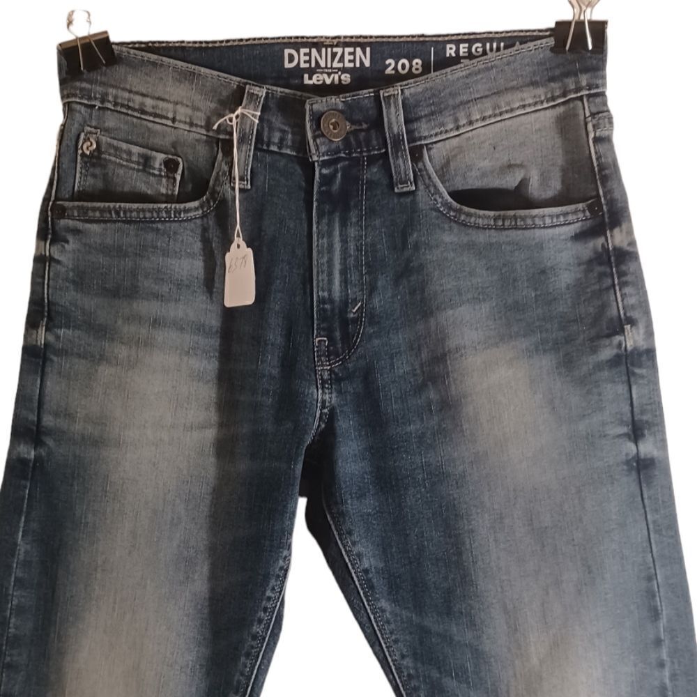637837....Denizen Regular Taper Fit Jeans Size W28 L30