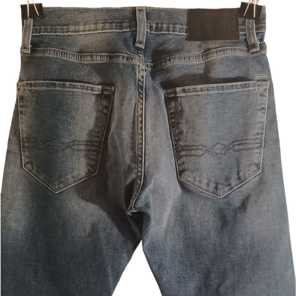 637837....Denizen Regular Taper Fit Jeans Size W28 L30