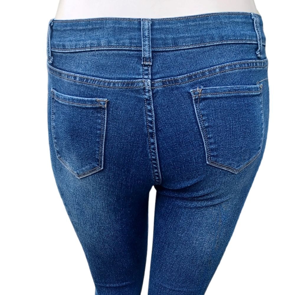 645136.....Fashion Nova Skinny Jeans Size 9/10, W28" 30"Inseam 9"Rise