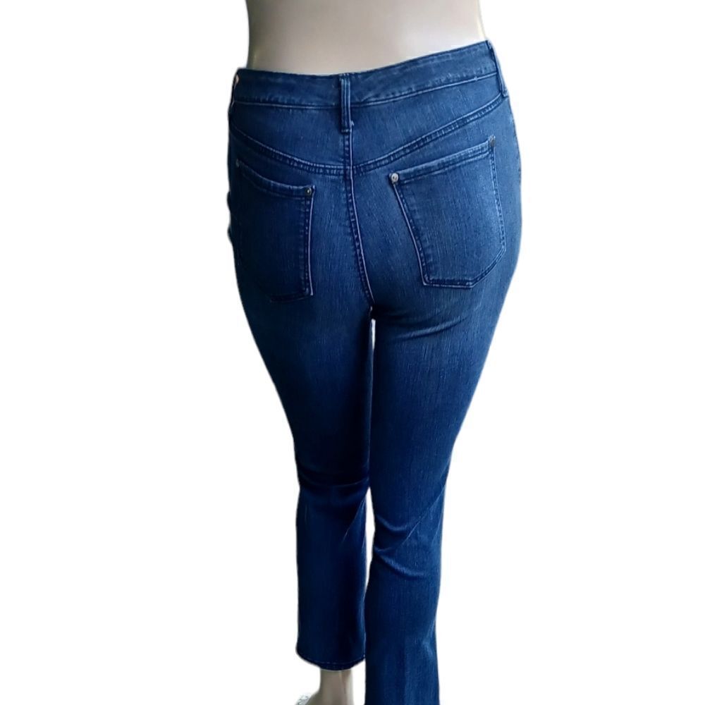 645317....Gloria Vanderbilt Straight leg Jeans Size 8, W30"  28"Inseam 10"Rise