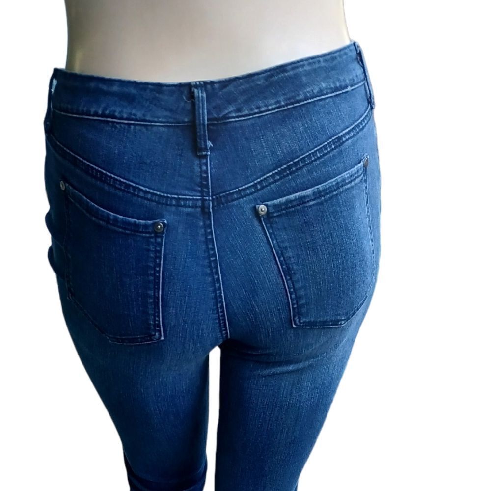 645317....Gloria Vanderbilt Straight leg Jeans Size 8, W30"  28"Inseam 10"Rise
