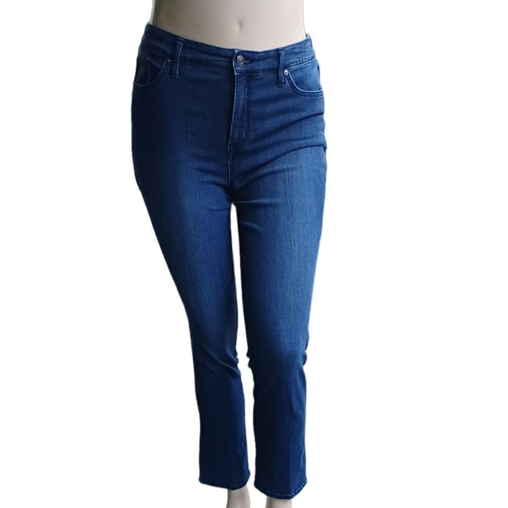 645317....Gloria Vanderbilt Straight leg Jeans Size 8, W30"  28"Inseam 10"Rise