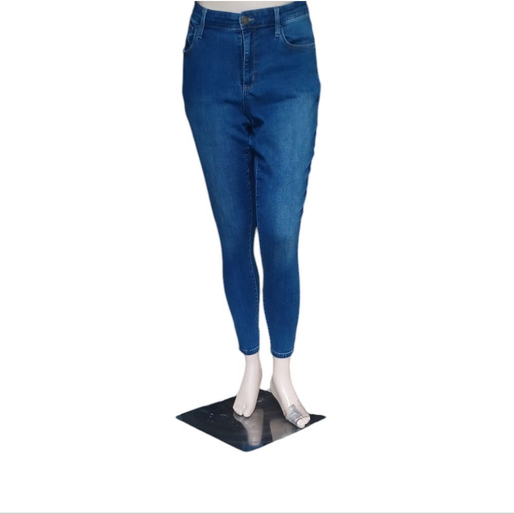 8139....Women's AVA VIV Skinny Jeans Size 14W, W32" 10"Inseam  27"Rise