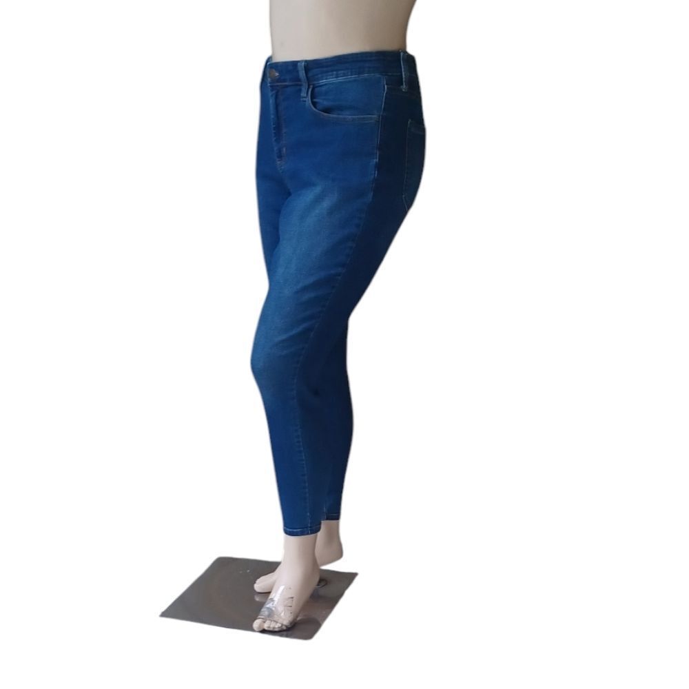8139....Women's AVA VIV Skinny Jeans Size 14W, W32" 10"Inseam  27"Rise