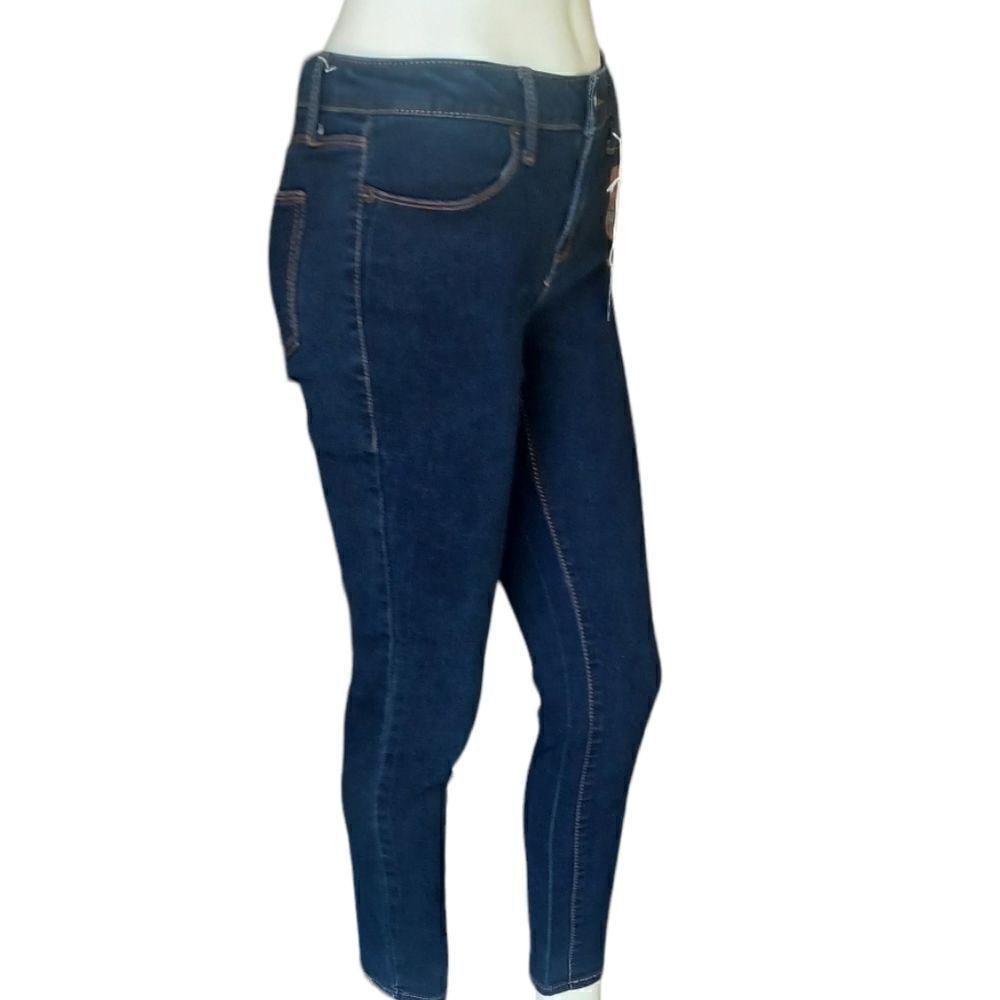 646417.....No Boundaries Skinny Jeans Size 11, W28" 26"Inseam  8"RIise