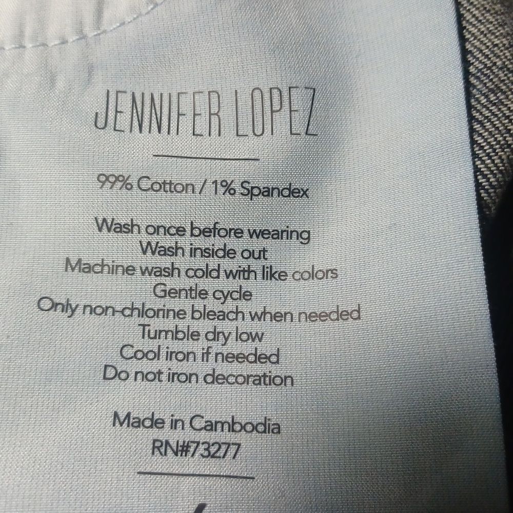 647539....JLO Jennifer Lopez Boyfriend Jeans Size 6, W30" 26"Inseam  9"Rise