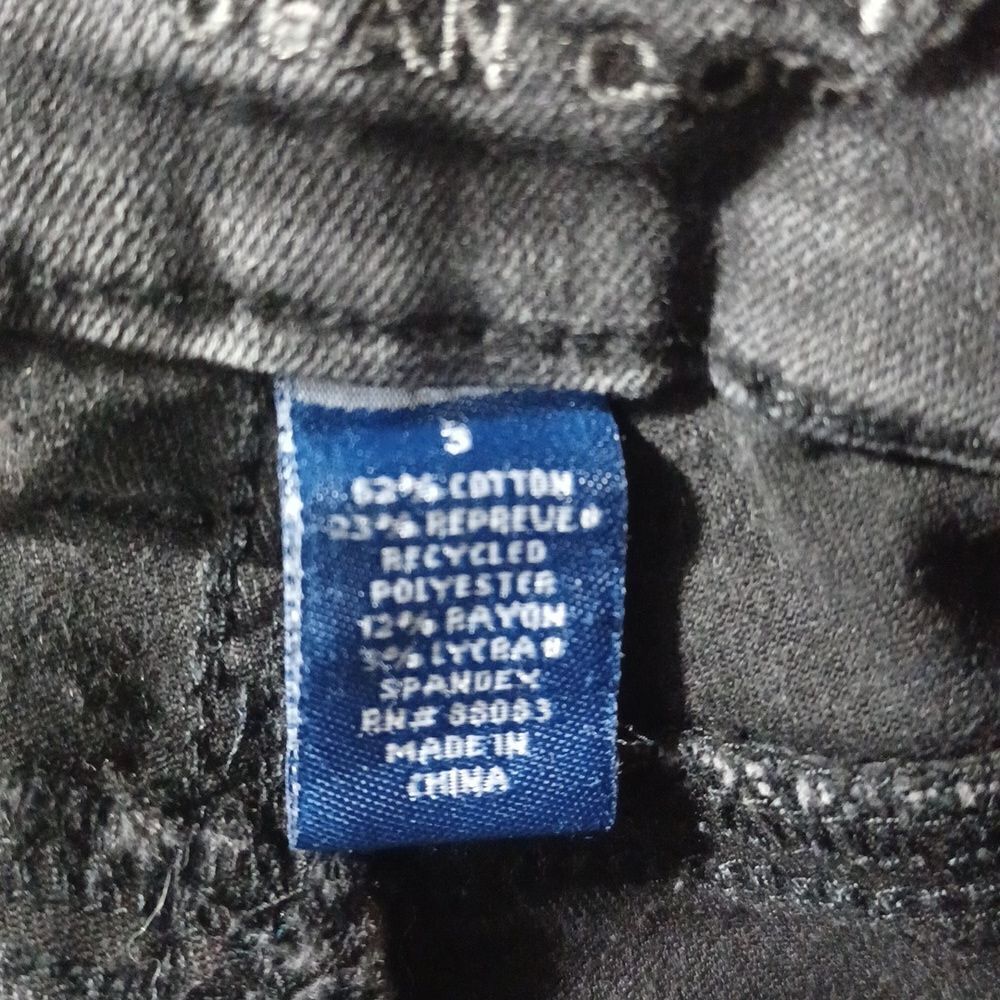645917....Arizona Jean Company Size 3, W23" 27"Inseam  9"Rise