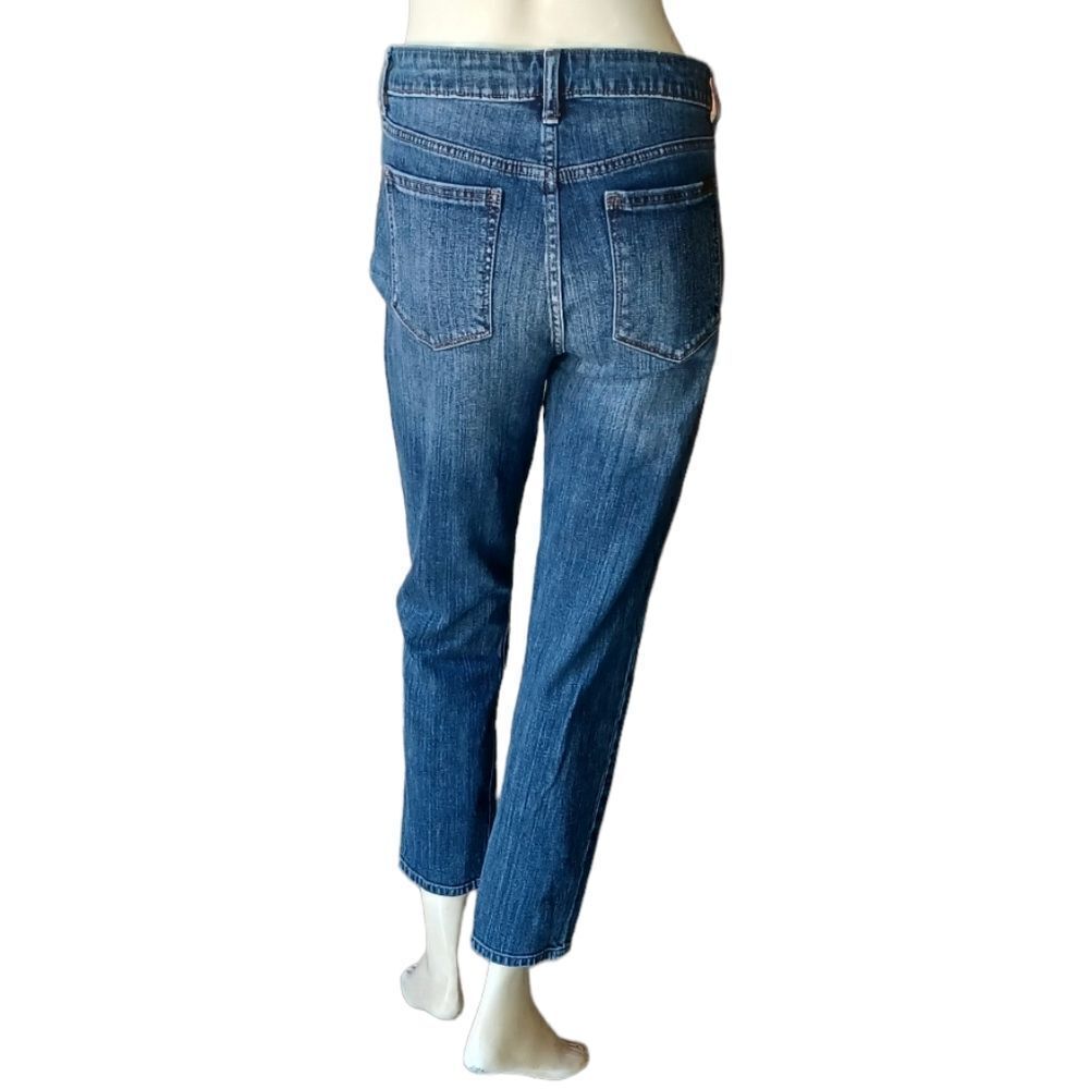 649339....JLO Straight leg Jeans Size 6, W30" 26"Inseam 9"Rise