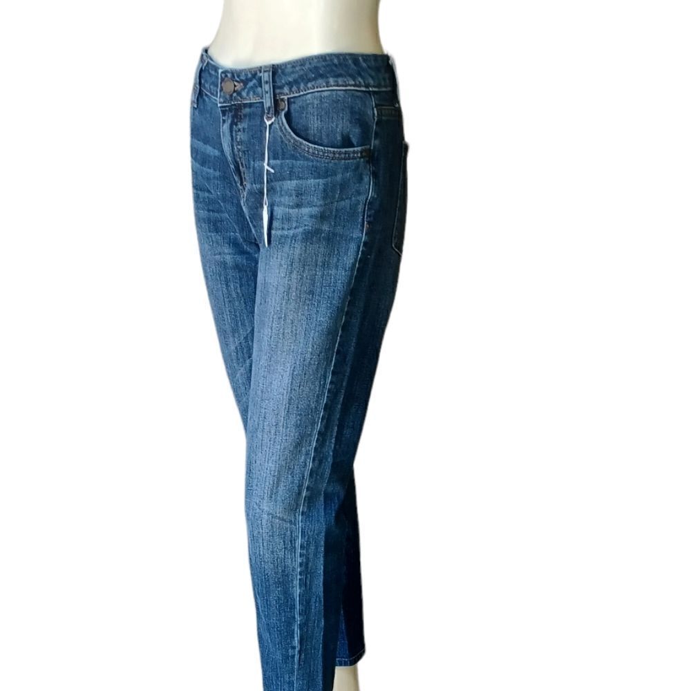 649339....JLO Straight leg Jeans Size 6, W30" 26"Inseam 9"Rise