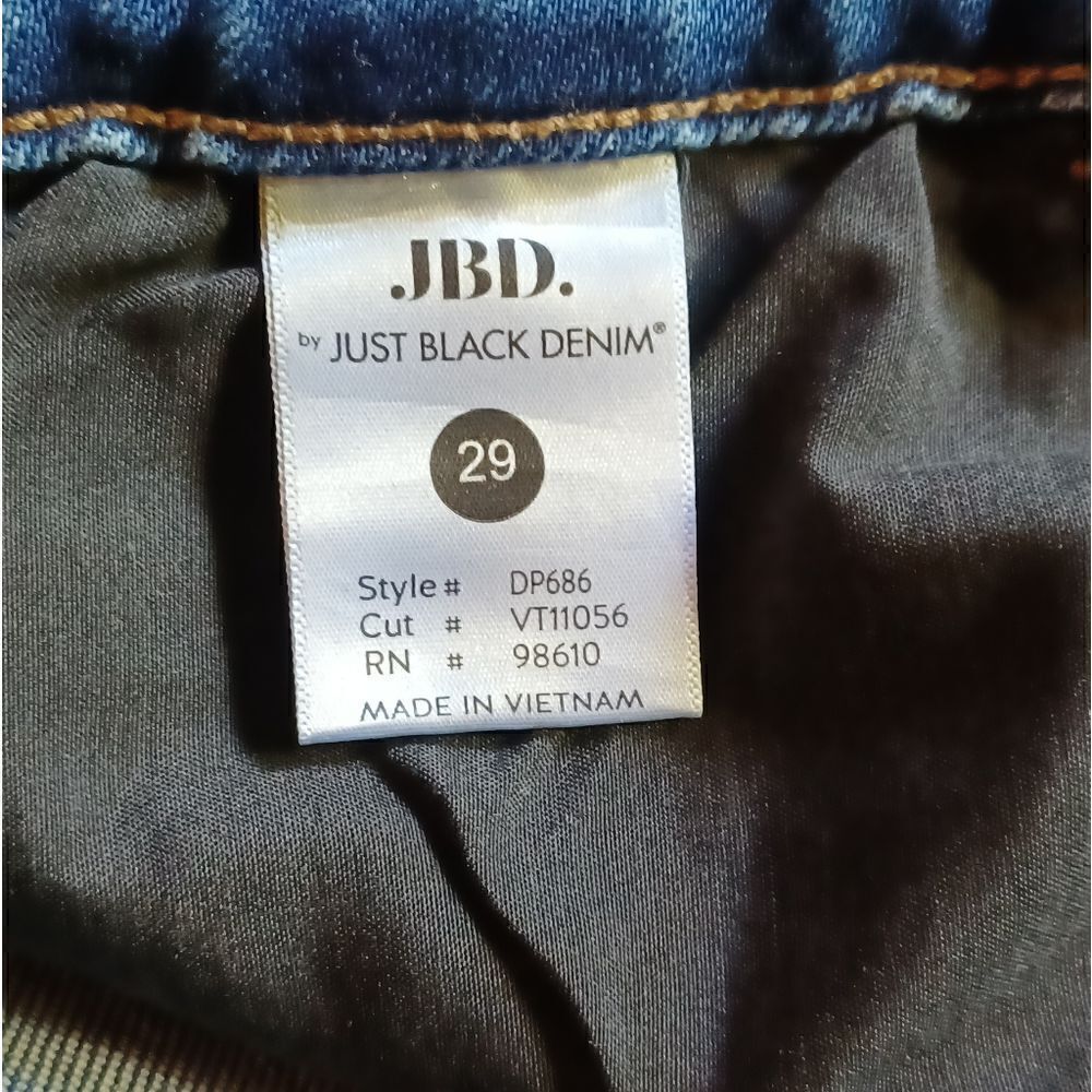 693725....JBD Ankle Crop Jeans Size 29, W28"  26"Inseam  11"Rise