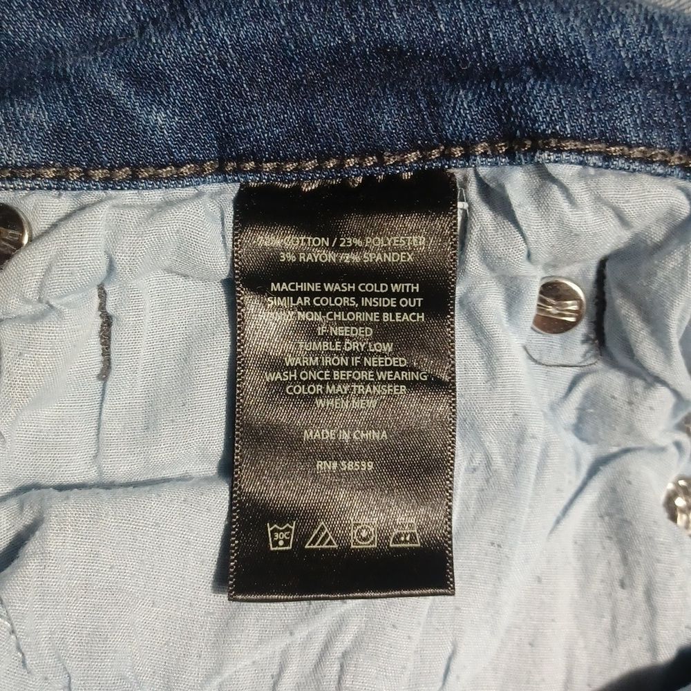 110622...Kut from the Kloth Boyfriend Jeans Size 4, W28"Inseam 8"Rise
